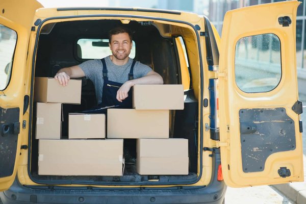 Location de fourgon 12 m3 : la solution idéale pour les petits déménagements
